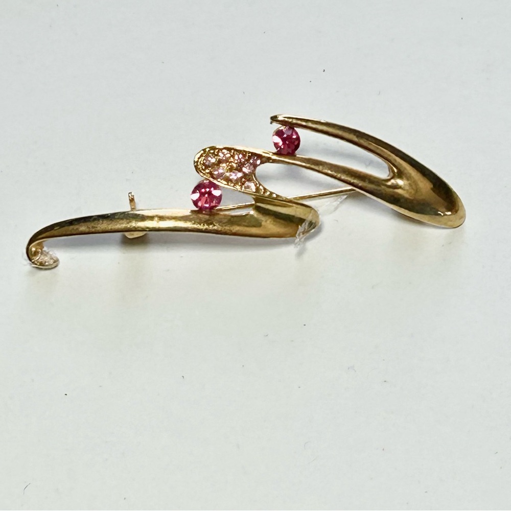 Vintage Gold Tone with Pink Crystals / Rhinestone Swirly Ribbon Brooch